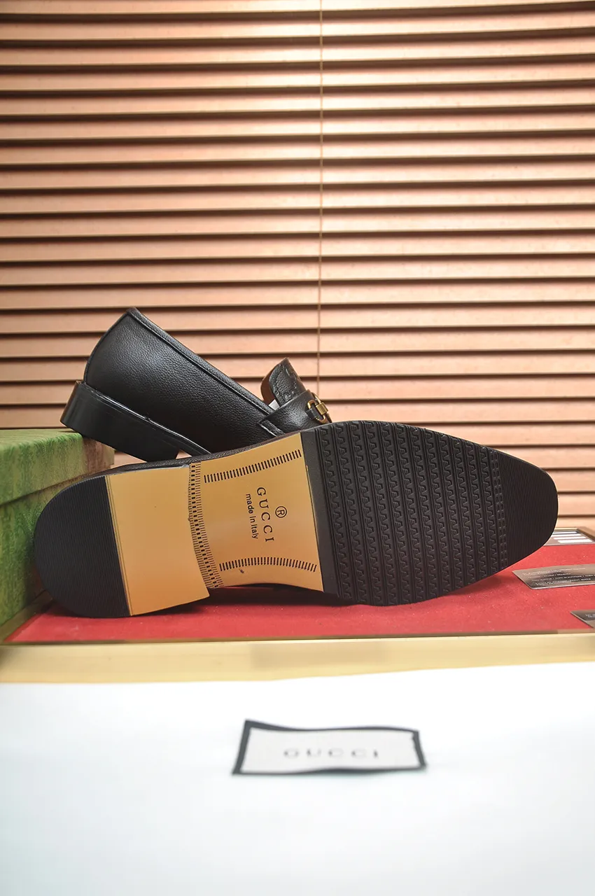 Men's shoes💰460💶Italy's top luxury men's shoes giant [GUCCI Gucci] has a new model 🍃Original European style🔰 Pleasant to the eye😍In order to make the shoes more durable and non-deformable🌀The production continues to follow traditional methods but there is still no lack of innovation💪The original cowhide is chosen for the leather♻️ Smooth, natural and exceptionally bright⭐Made of imported cowhide, the first choice of the rich 38-45 (45 customized)